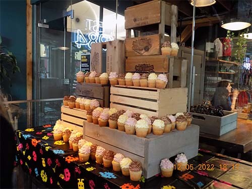 cupcakes in wooden boxes