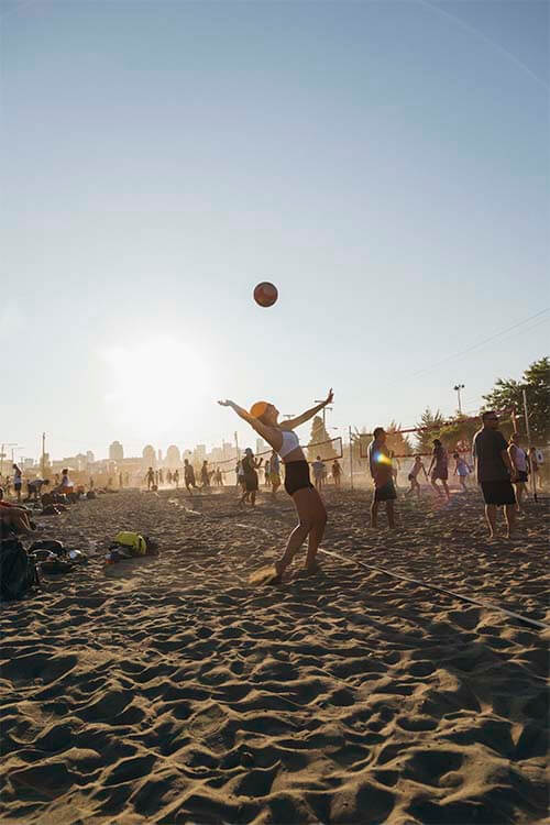 girl play volleyball 