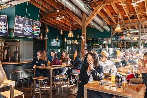 person happy watch the drag queen show