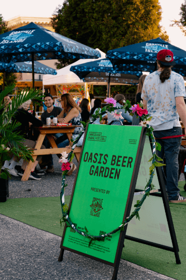 sign "Oasis beer garden"